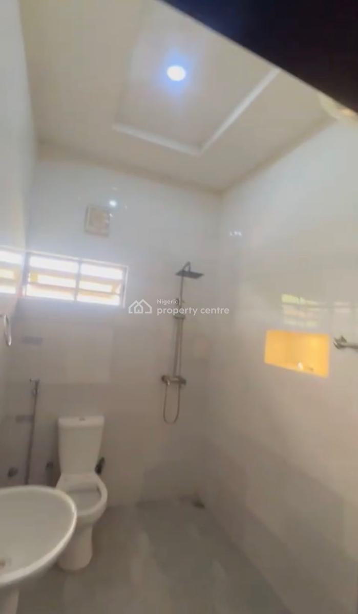 Luxurious 3bedroom Flat with Bq + Tarred Road, By American International School, Durumi, Abuja, House for Rent