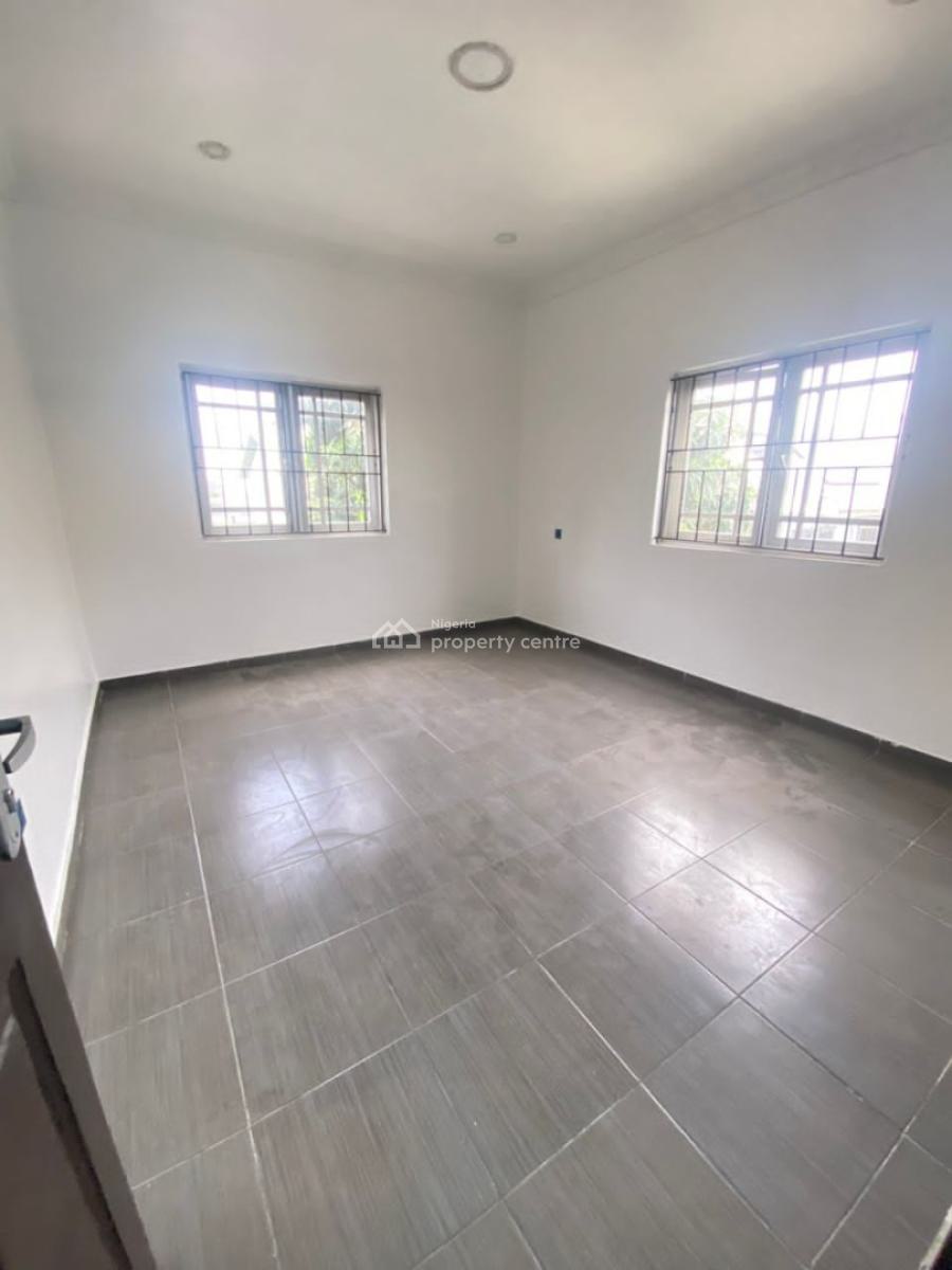 Clean 2 Bed Upstairs at Lekki Phase 1, Lekki Phase 1, Lekki, Lagos, Flat / Apartment for Rent