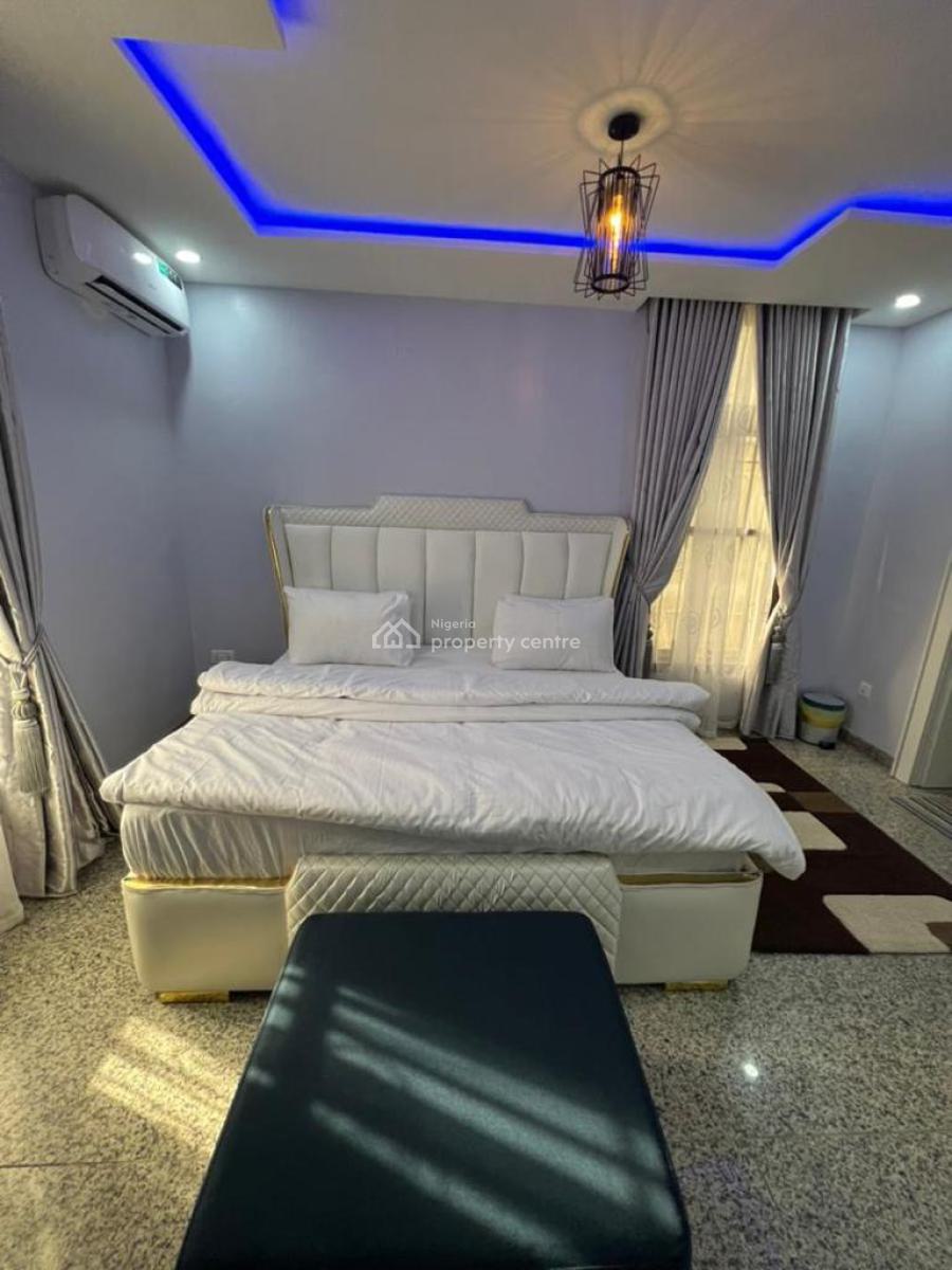 Comfortable 2 Bedrooms Apartment with Swimming Pool, By Gilmore, Jahi, Abuja, Flat / Apartment Short Let