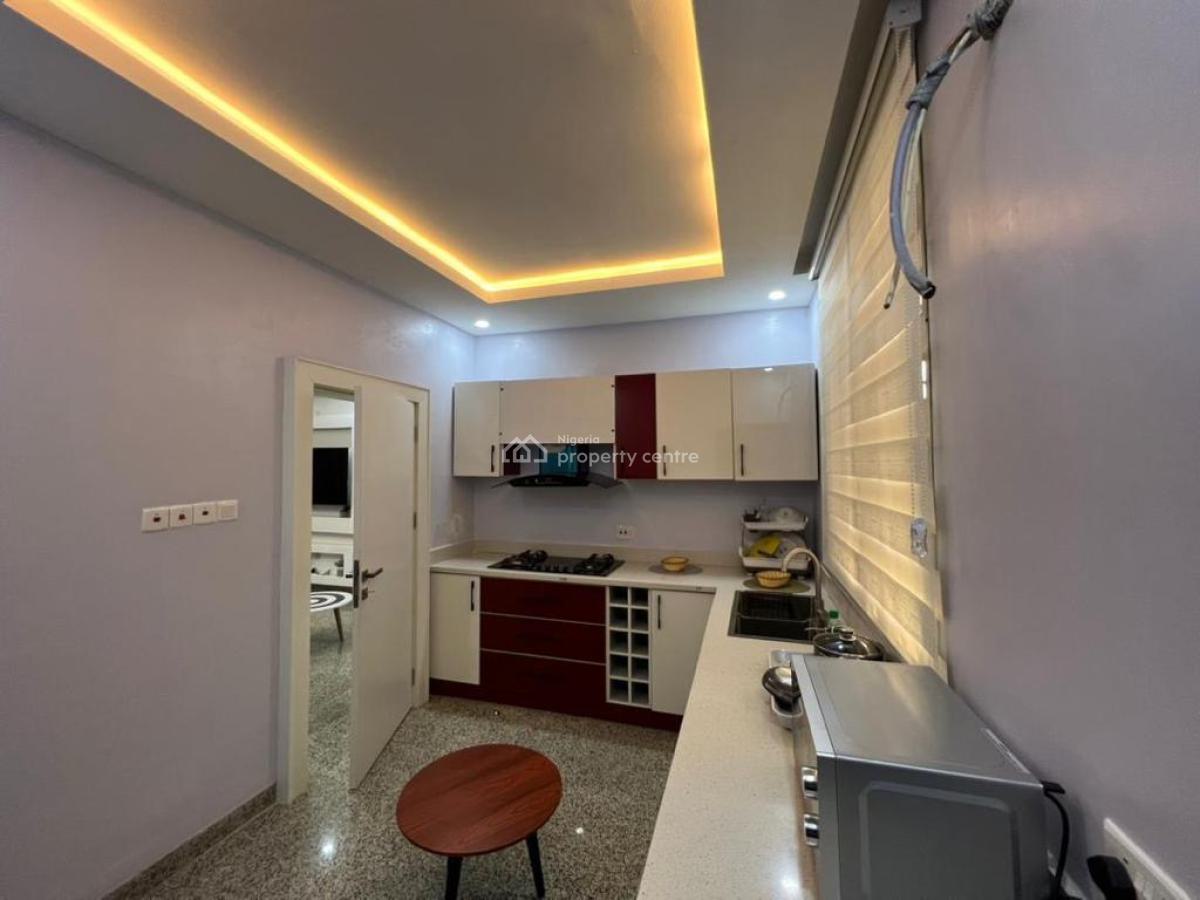 Comfortable 2 Bedrooms Apartment with Swimming Pool, By Gilmore, Jahi, Abuja, Flat / Apartment Short Let