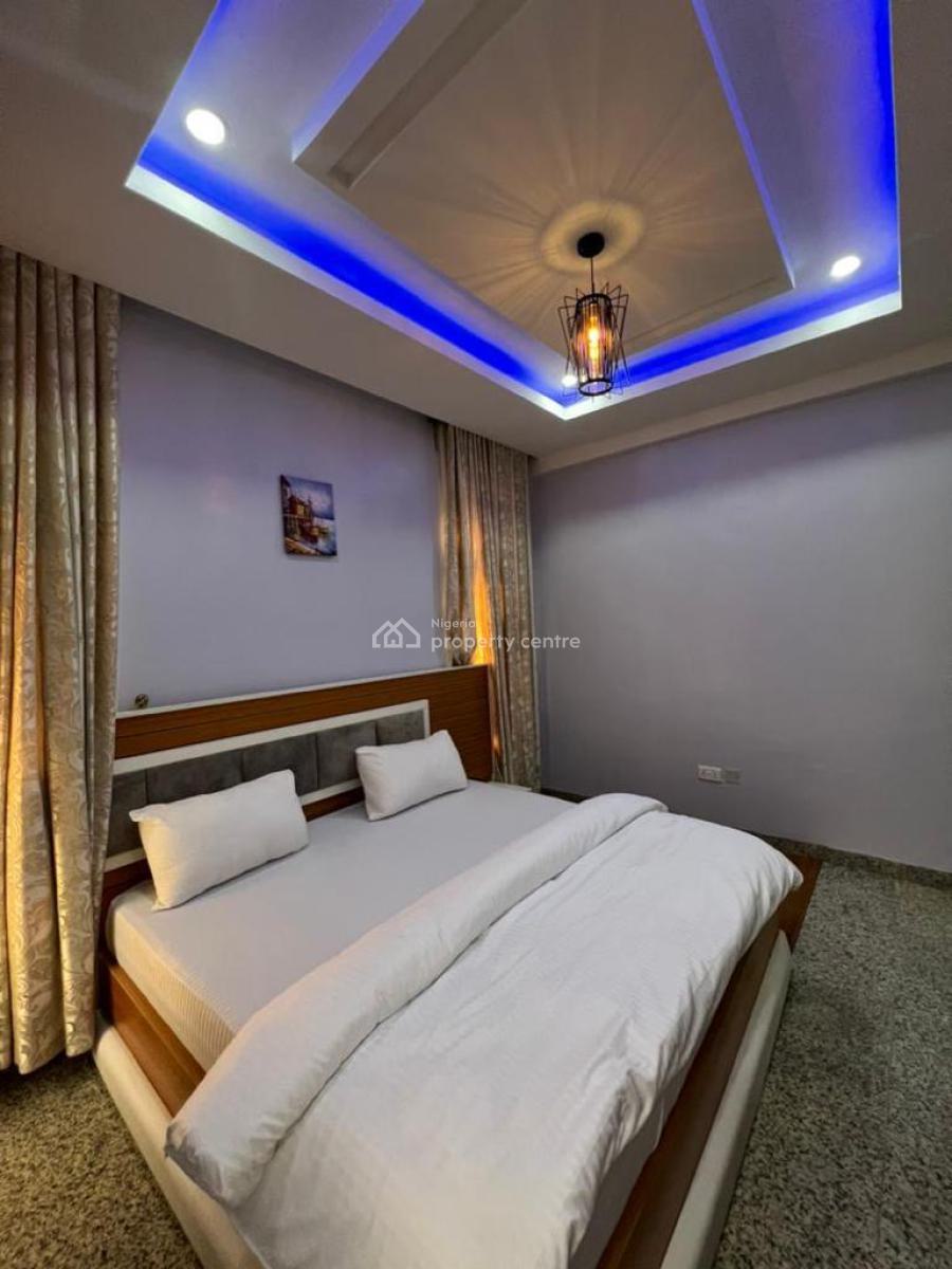 Comfortable 2 Bedrooms Apartment with Swimming Pool, By Gilmore, Jahi, Abuja, Flat / Apartment Short Let