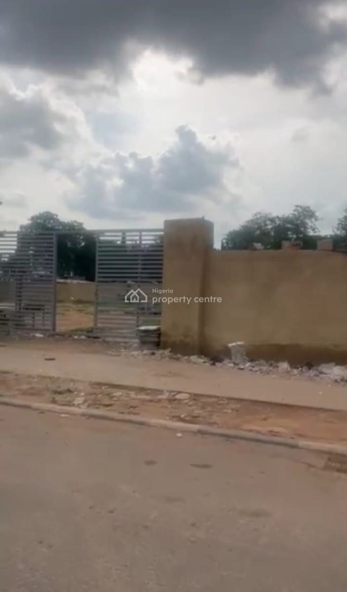 Strategically Located Fenced 2800sqm Commercial Land By The Street., Off Ademola Adetokunbo Crescent, Wuse 2, Abuja, Commercial Land for Sale