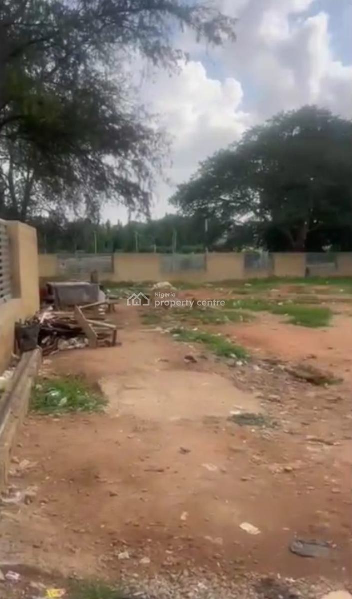 Strategically Located Fenced 2800sqm Commercial Land By The Street., Off Ademola Adetokunbo Crescent, Wuse 2, Abuja, Commercial Land for Sale