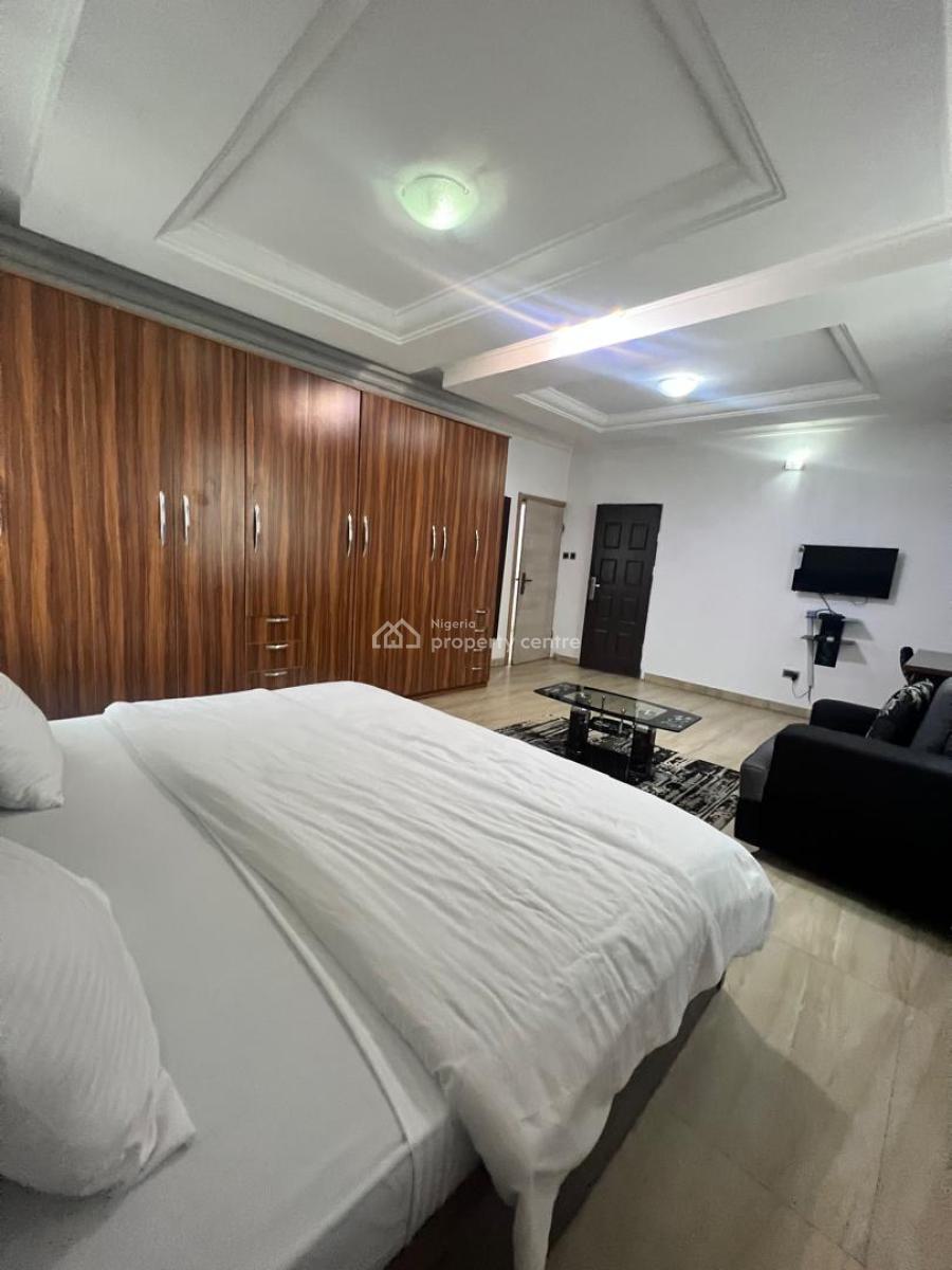 Spacious 3 Bedrooms Apartment, Ikeja Gra, Ikeja, Lagos, Flat / Apartment Short Let