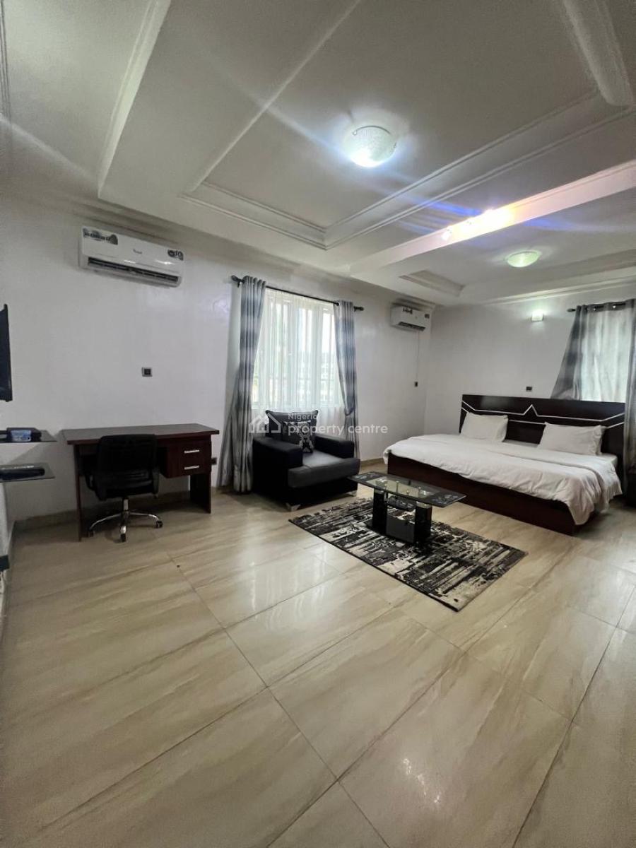 Spacious 3 Bedrooms Apartment, Ikeja Gra, Ikeja, Lagos, Flat / Apartment Short Let