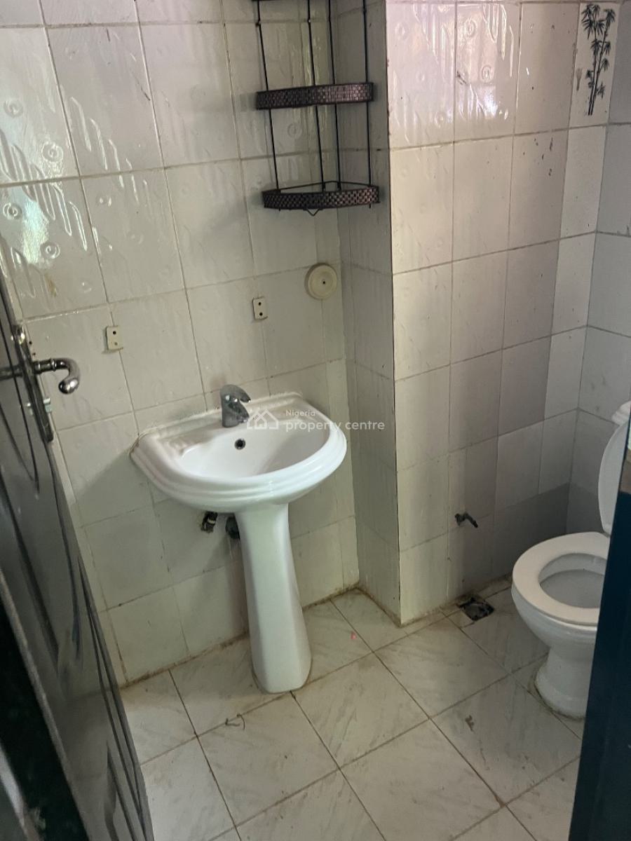 Nice 2 Bedroom Flat, Tarred Rd, Private Compound, Garki 2, Garki, Abuja, Flat / Apartment for Rent