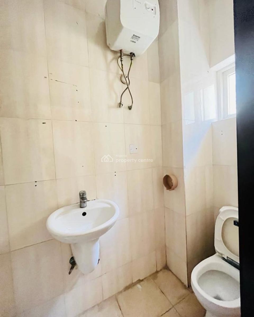 Neatly Used 3 Bedroom Apartment, Milverton Estate, Osapa, Lekki, Lagos, Flat / Apartment for Rent