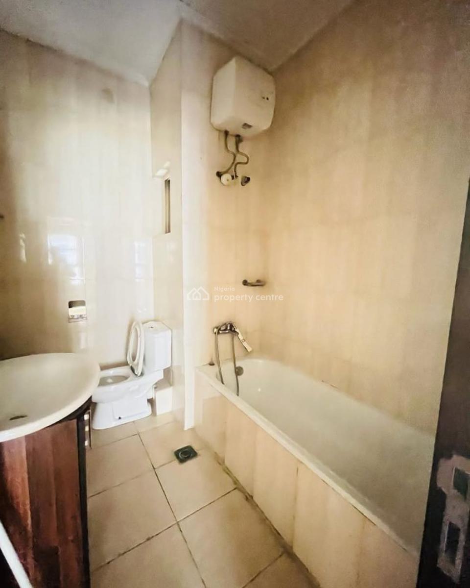 Neatly Used 3 Bedroom Apartment, Milverton Estate, Osapa, Lekki, Lagos, Flat / Apartment for Rent