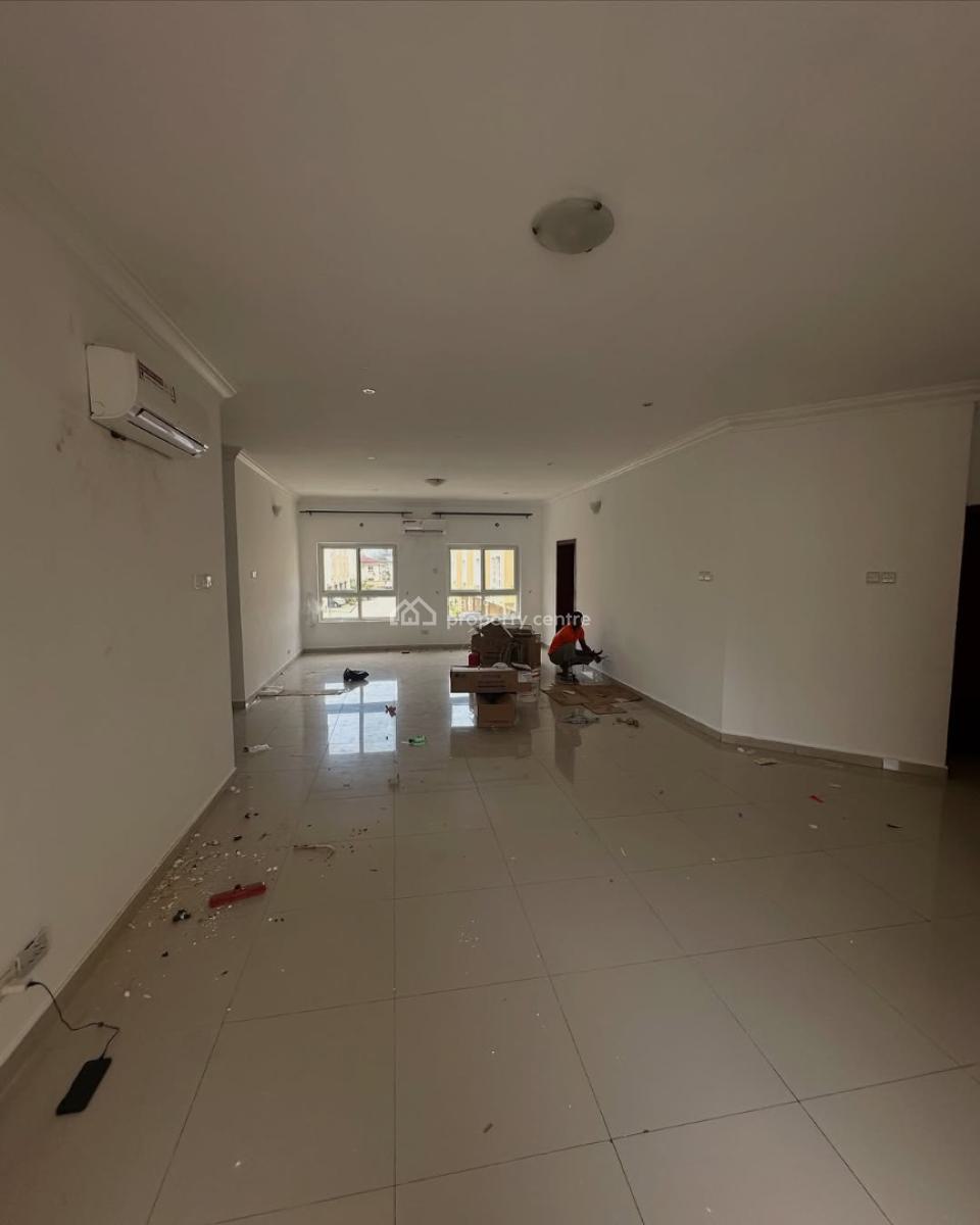 Neatly Used 3 Bedroom Apartment, Bourdillon Court Chevron Drive, Lekki, Lagos, Flat / Apartment for Rent
