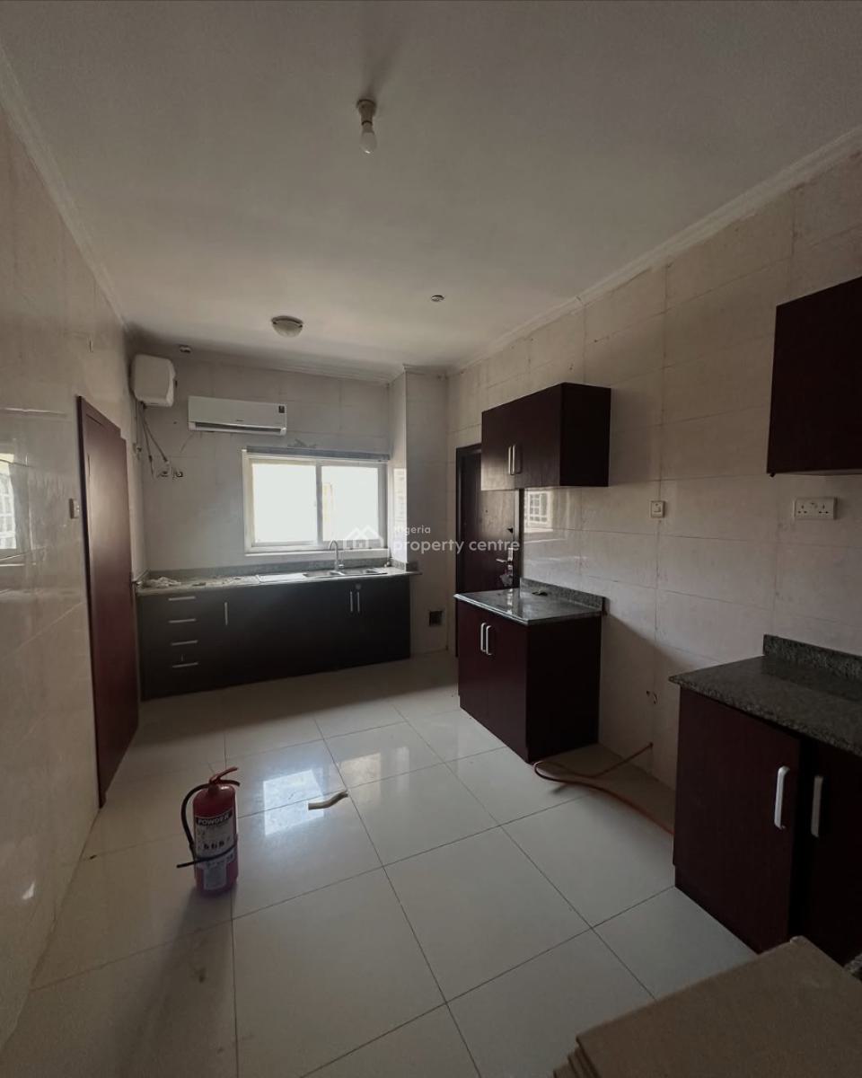 Neatly Used 3 Bedroom Apartment, Bourdillon Court Chevron Drive, Lekki, Lagos, Flat / Apartment for Rent