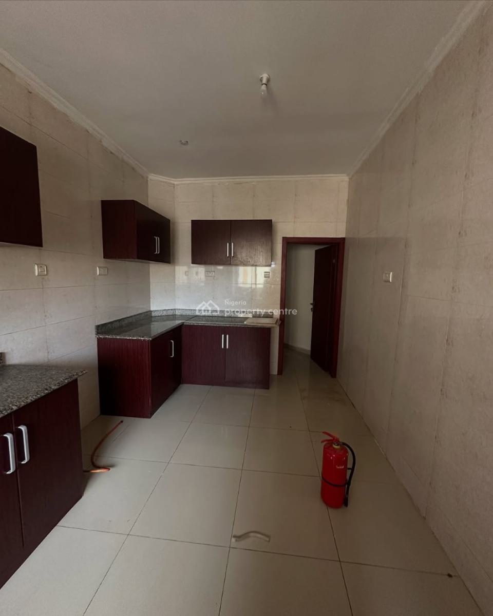 Neatly Used 3 Bedroom Apartment, Bourdillon Court Chevron Drive, Lekki, Lagos, Flat / Apartment for Rent