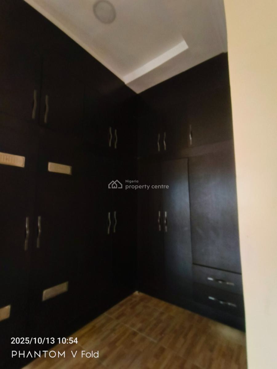 Commercial 5bedroom Duplex with Bq in a Very Good Location, Lekki Phase 2, Lekki, Lagos, Restaurant / Bar for Rent
