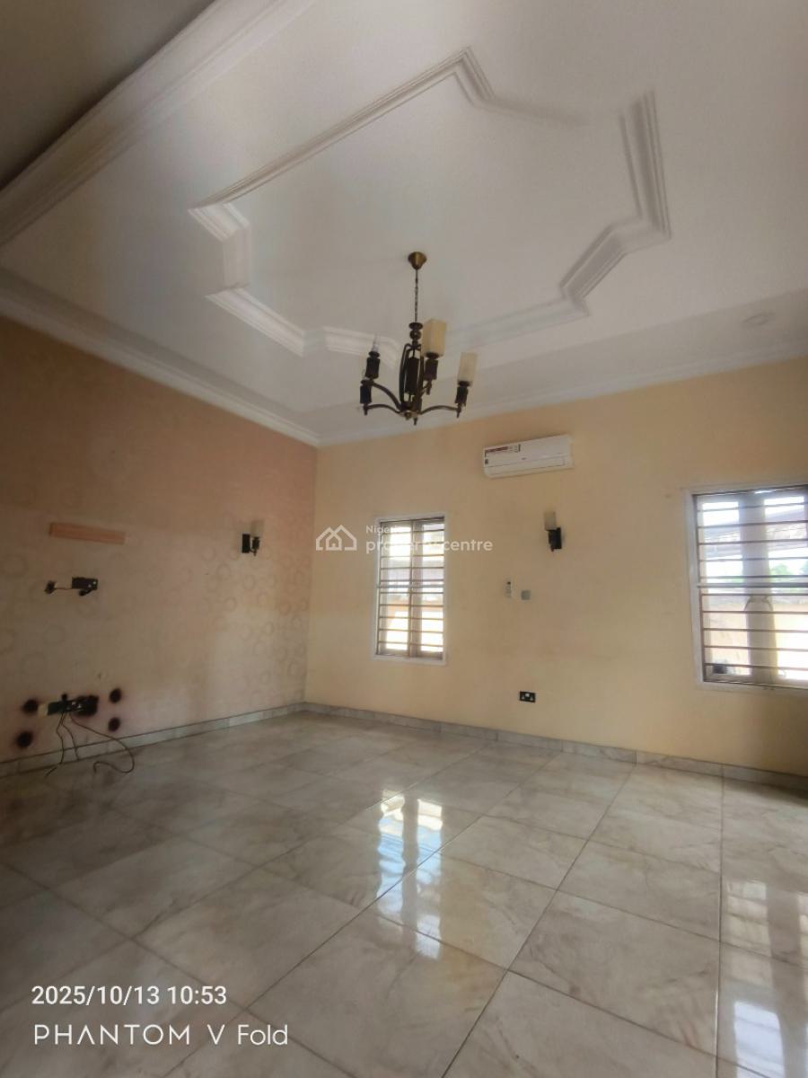 Commercial 5bedroom Duplex with Bq in a Very Good Location, Lekki Phase 2, Lekki, Lagos, Restaurant / Bar for Rent