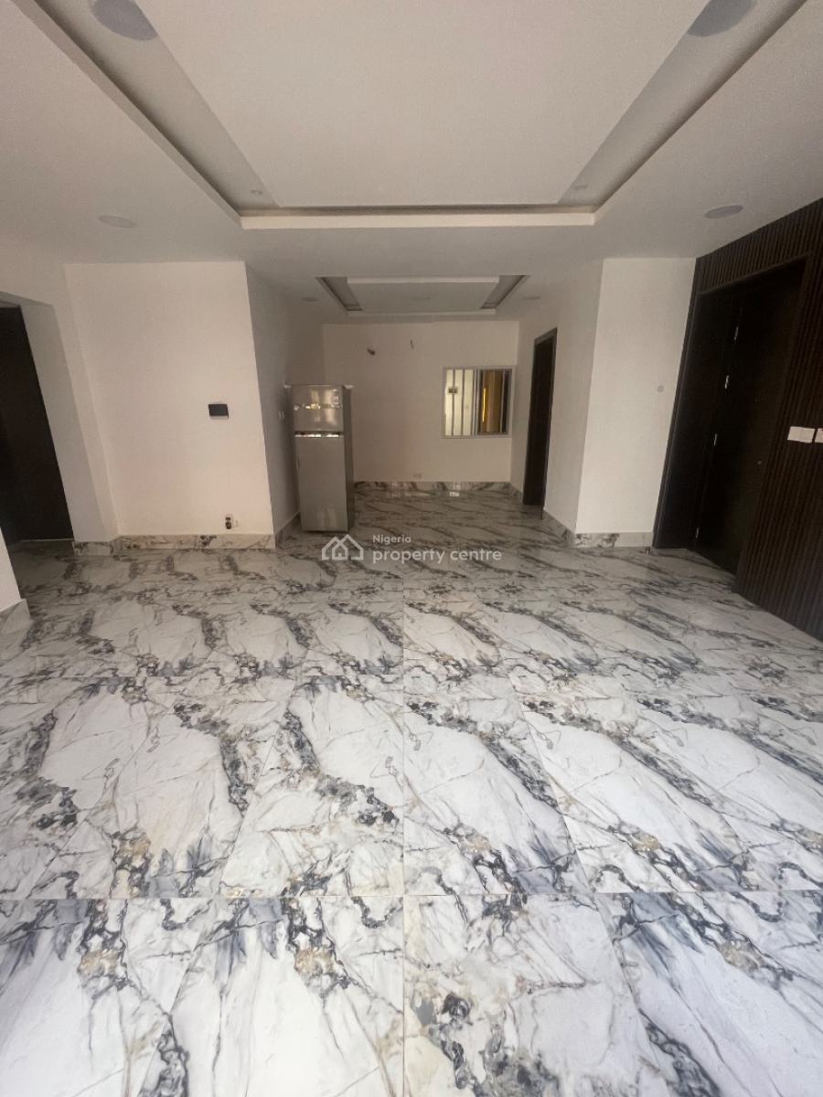 Spacious 3 Bedroom Apartment with Bq, Magodo, Lagos, Flat / Apartment for Sale
