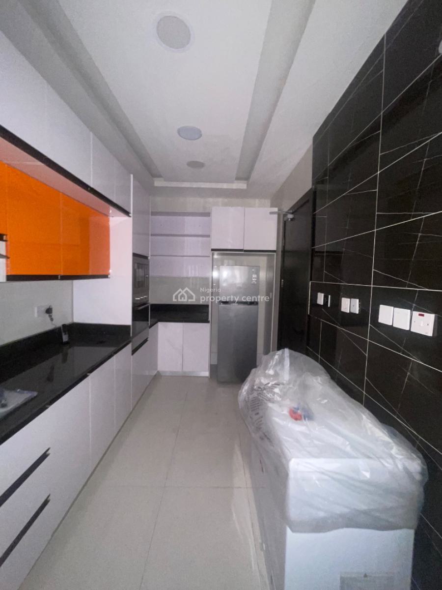 Spacious 3 Bedroom Apartment with Bq, Magodo, Lagos, Flat / Apartment for Sale