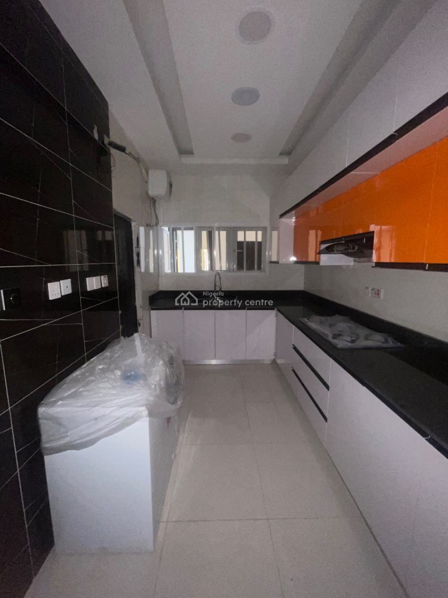 Spacious 3 Bedroom Apartment with Bq, Magodo, Lagos, Flat / Apartment for Sale