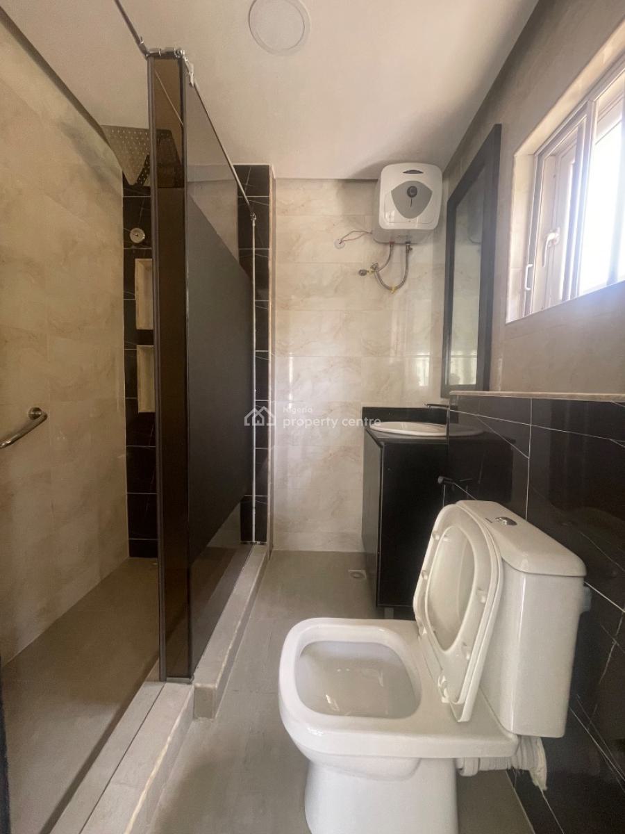 Spacious 3 Bedroom Apartment with Bq, Magodo, Lagos, Flat / Apartment for Sale