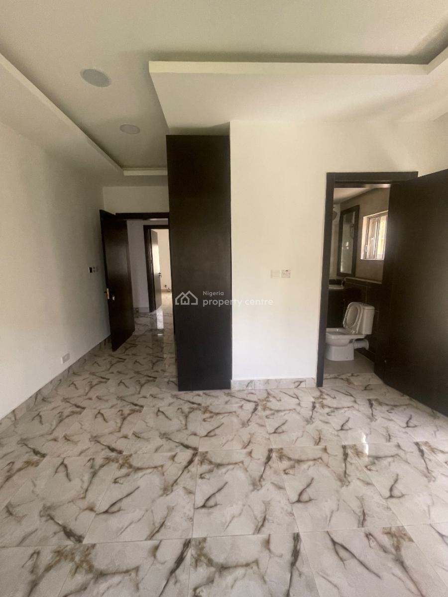 Spacious 3 Bedroom Apartment with Bq, Magodo, Lagos, Flat / Apartment for Sale