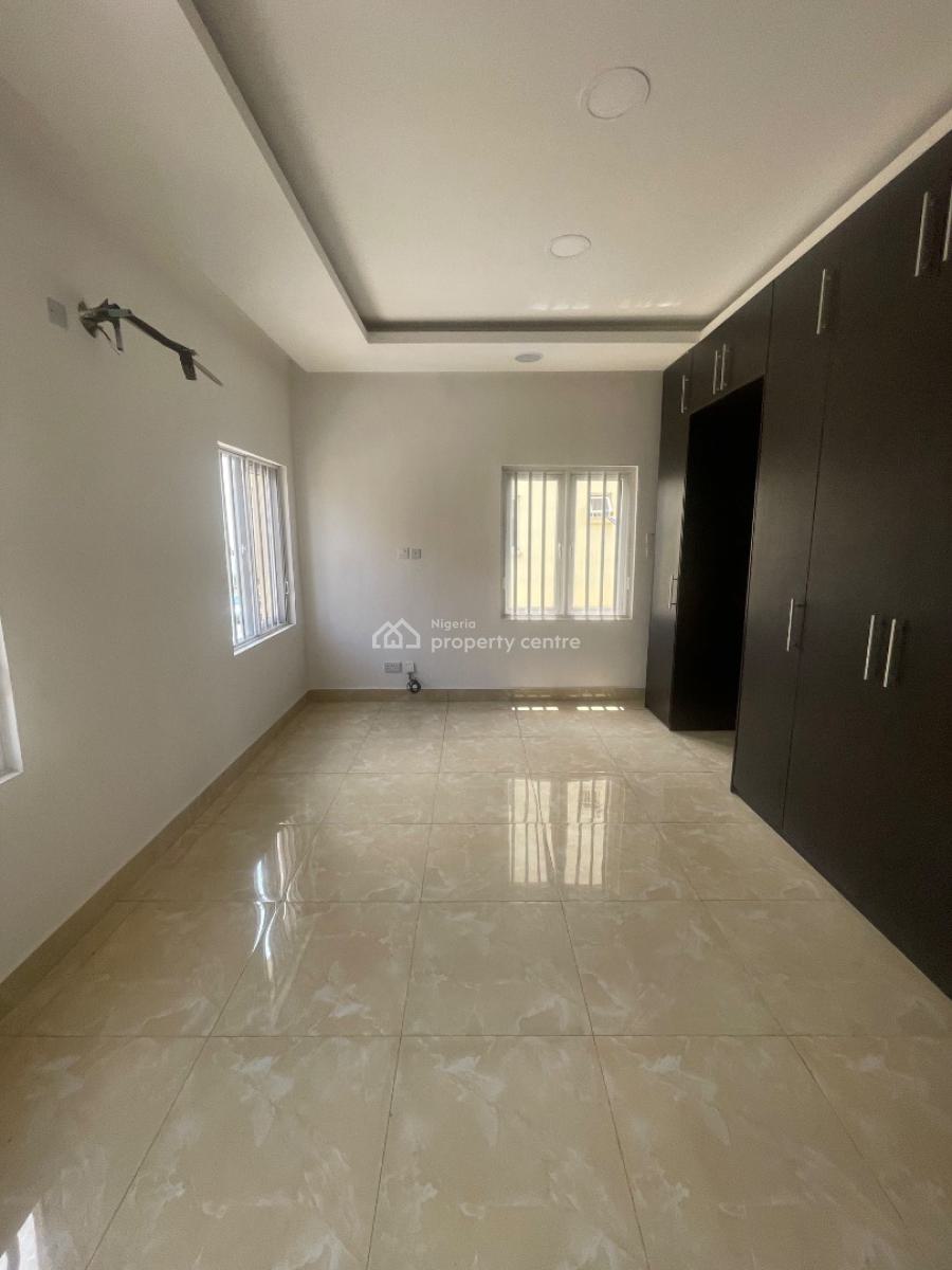 Spacious 3 Bedroom Apartment with Bq, Magodo, Lagos, Flat / Apartment for Sale
