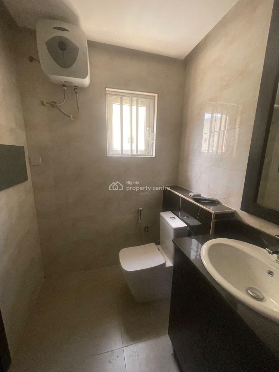 Spacious 3 Bedroom Apartment with Bq, Magodo, Lagos, Flat / Apartment for Sale
