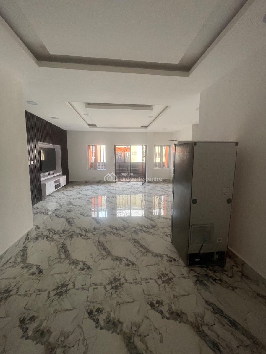 Spacious 3 Bedroom Apartment with Bq, Magodo, Lagos, Flat / Apartment for Sale