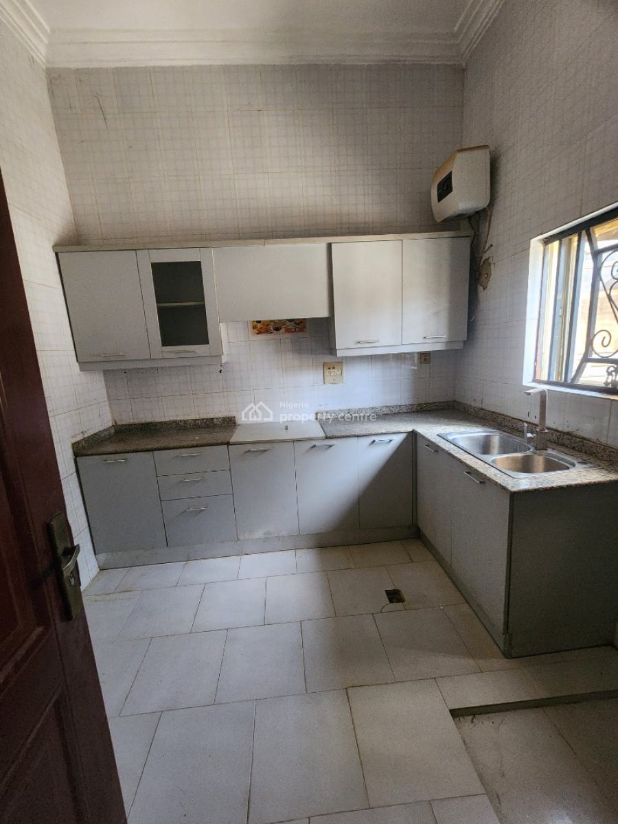 Luxury Two Bedroom Block of Flat, News Engineering Road, Dawaki, Gwarinpa, Abuja, Flat / Apartment for Rent