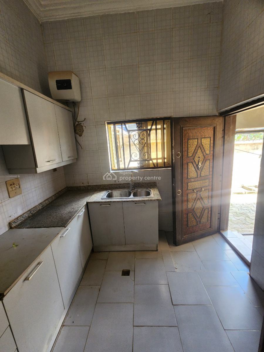 Luxury Two Bedroom Block of Flat, News Engineering Road, Dawaki, Gwarinpa, Abuja, Flat / Apartment for Rent
