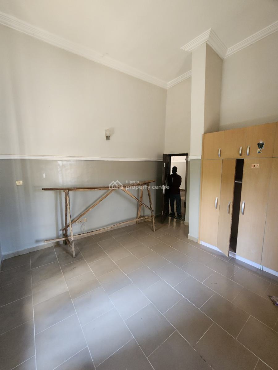 Luxury Two Bedroom Block of Flat, News Engineering Road, Dawaki, Gwarinpa, Abuja, Flat / Apartment for Rent