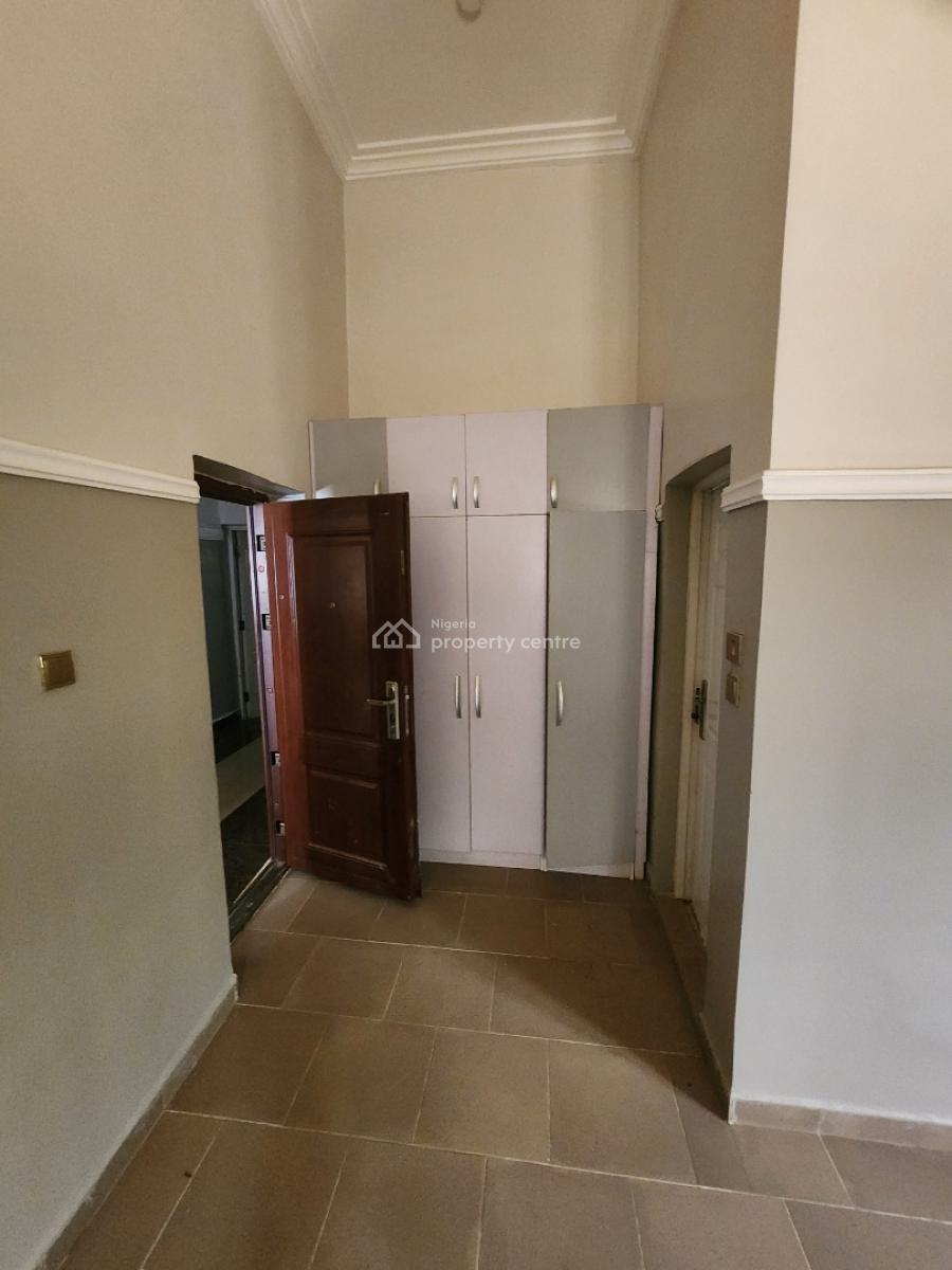 Luxury Two Bedroom Block of Flat, News Engineering Road, Dawaki, Gwarinpa, Abuja, Flat / Apartment for Rent