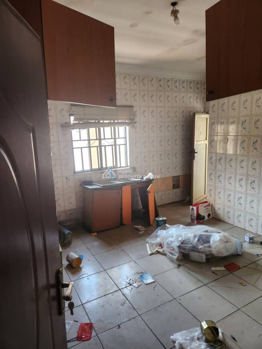2bedroom Flat on First Floor, Utako, Utako, Abuja, Flat / Apartment for Rent