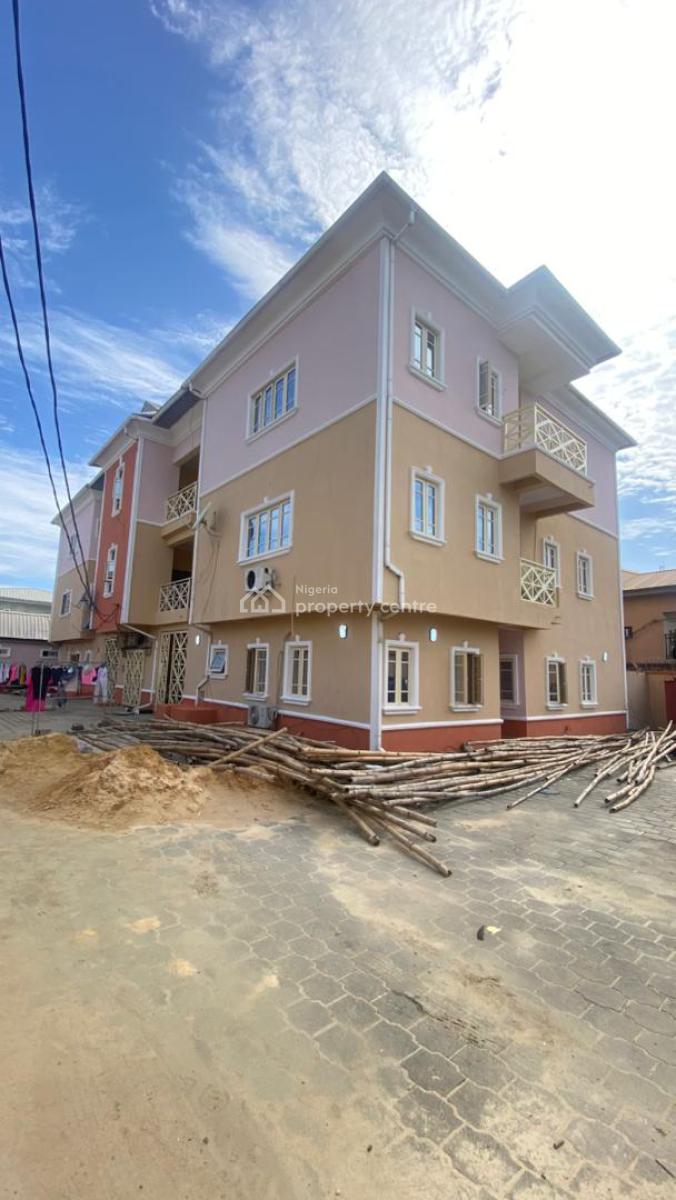 Spacious 3 Bedrooms All En-suite Apartment in an Estate, Sangotedo, Ajah, Lagos, Flat / Apartment for Rent