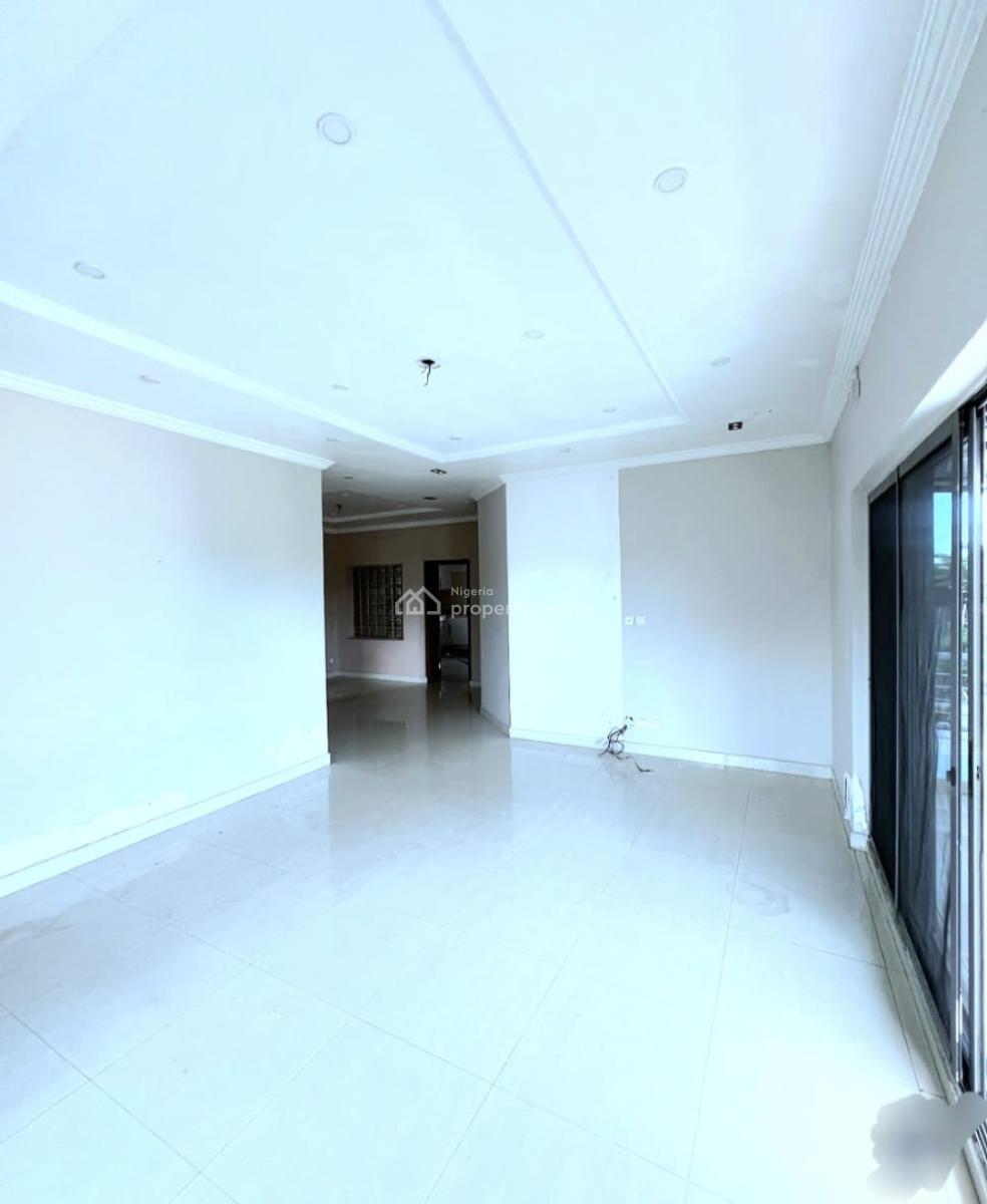 Massive 3 Bedroom Apartment, Lekki Phase 1, Lekki, Lagos, Flat / Apartment for Rent