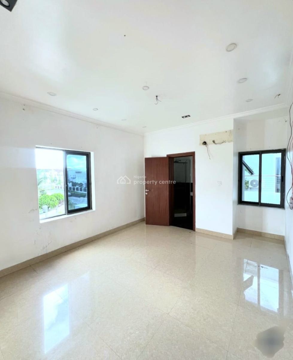 Massive 3 Bedroom Apartment, Lekki Phase 1, Lekki, Lagos, Flat / Apartment for Rent