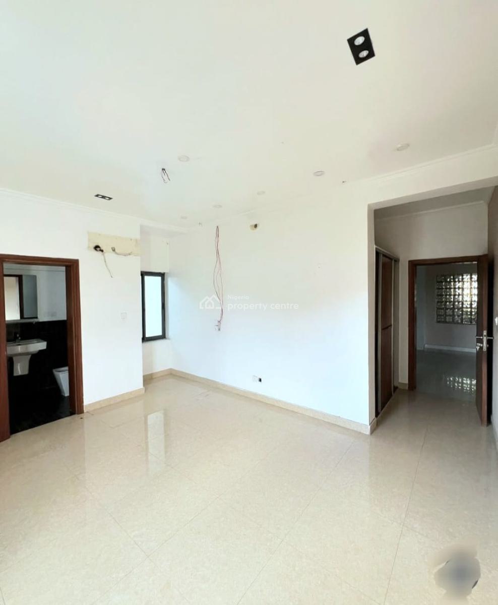 Massive 3 Bedroom Apartment, Lekki Phase 1, Lekki, Lagos, Flat / Apartment for Rent