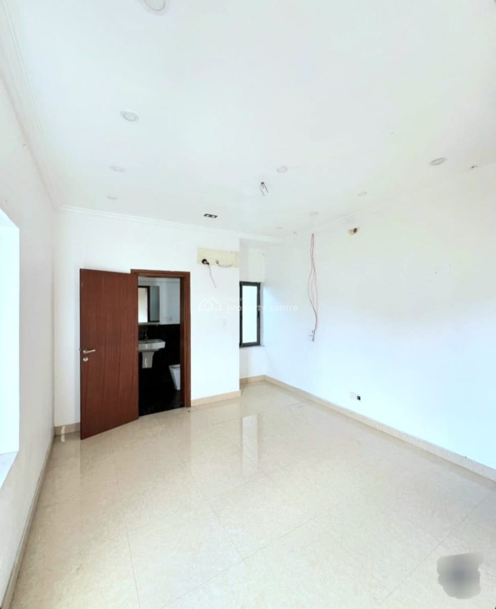 Massive 3 Bedroom Apartment, Lekki Phase 1, Lekki, Lagos, Flat / Apartment for Rent
