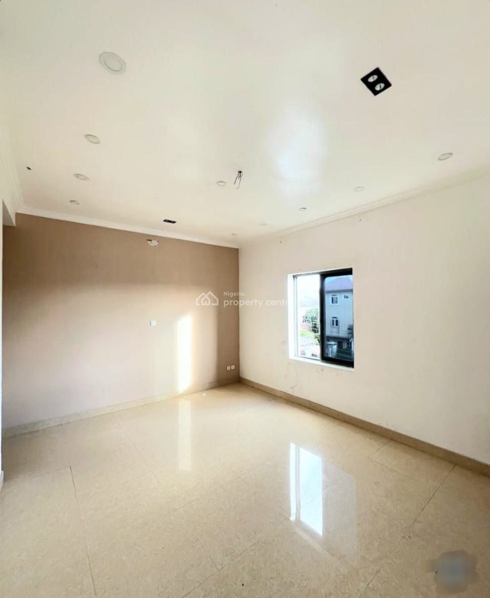 Massive 3 Bedroom Apartment, Lekki Phase 1, Lekki, Lagos, Flat / Apartment for Rent