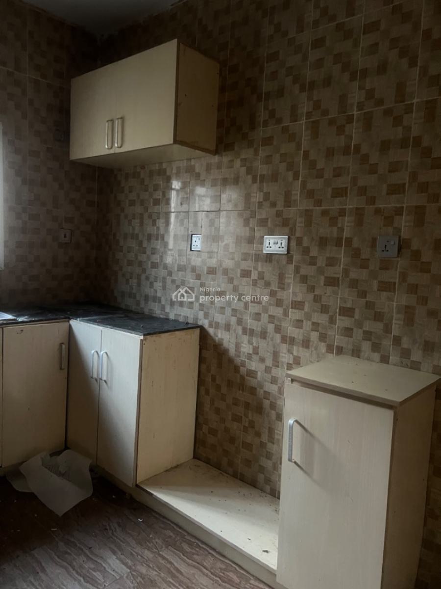 Standard 2-bedroom Flat, Von Axis, Lugbe District, Abuja, Flat / Apartment for Rent