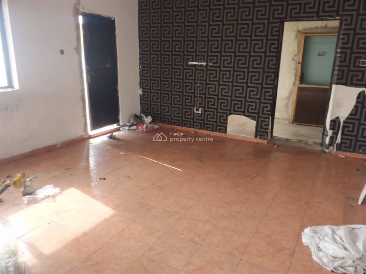 Clean Selfcon ( Upstairs) Available, Alpha Beach Road ( New Road Bus Stop), Lekki, Lagos, Self Contain (single Rooms) for Rent
