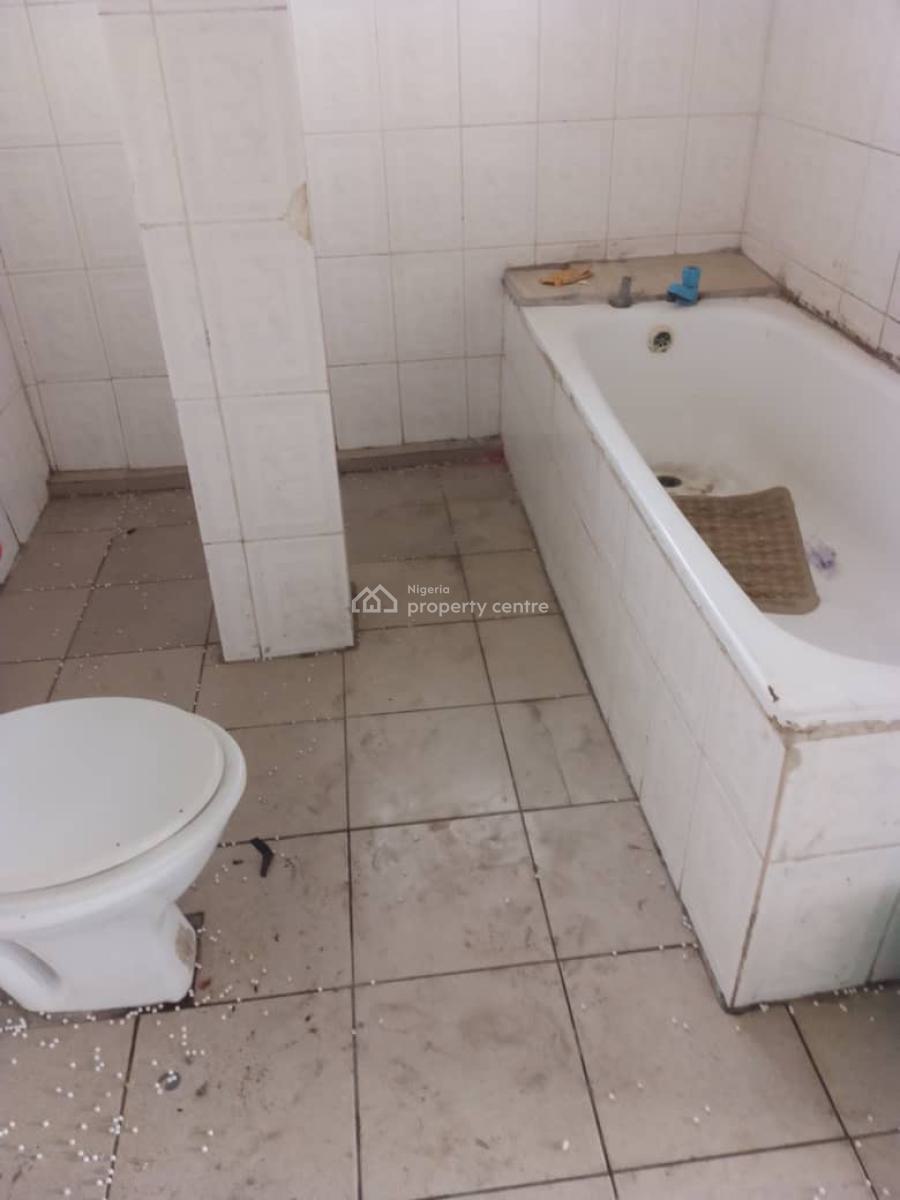 Clean Selfcon ( Upstairs) Available, Alpha Beach Road ( New Road Bus Stop), Lekki, Lagos, Self Contain (single Rooms) for Rent