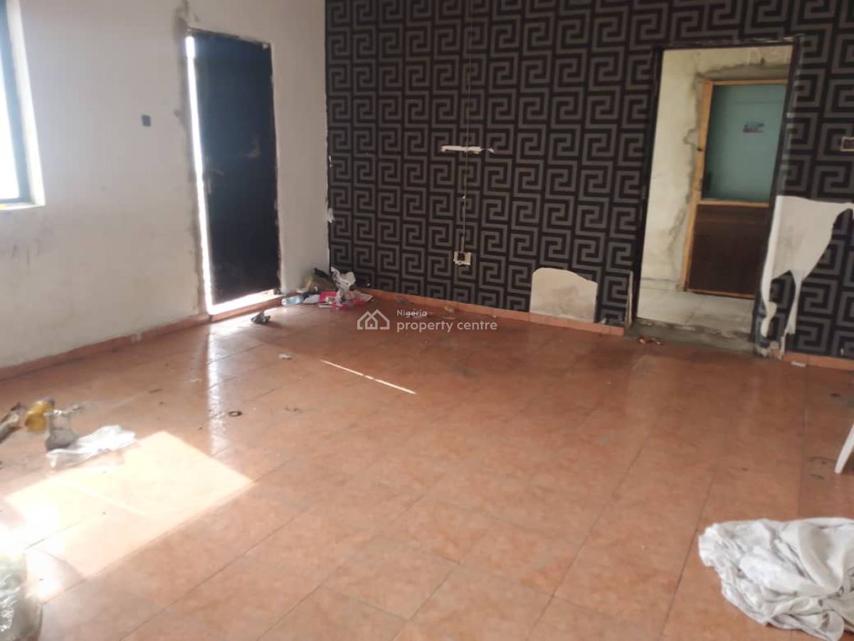 Clean Selfcon ( Upstairs) Available, Alpha Beach Road ( New Road Bus Stop), Lekki, Lagos, Self Contain (single Rooms) for Rent