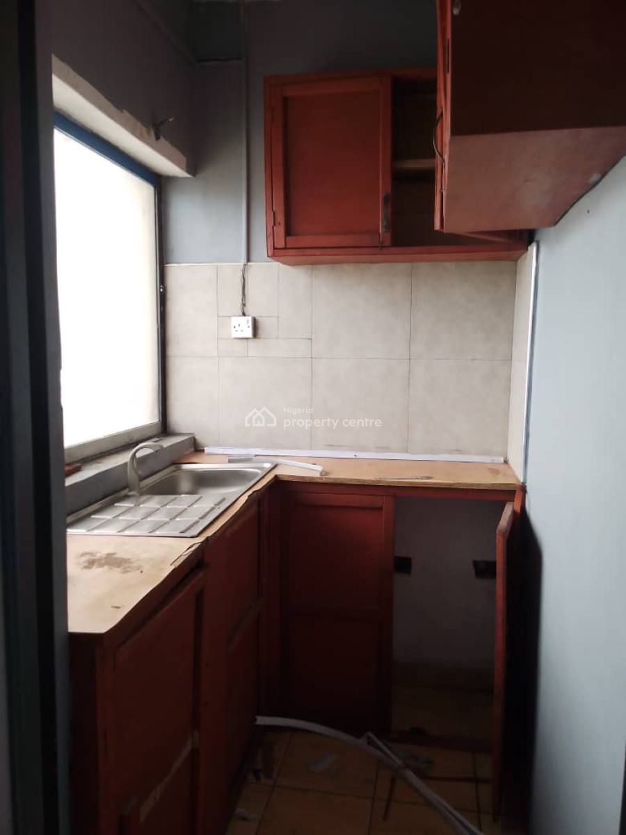Clean Selfcon ( Upstairs) Available, Alpha Beach Road ( New Road Bus Stop), Lekki, Lagos, Self Contain (single Rooms) for Rent