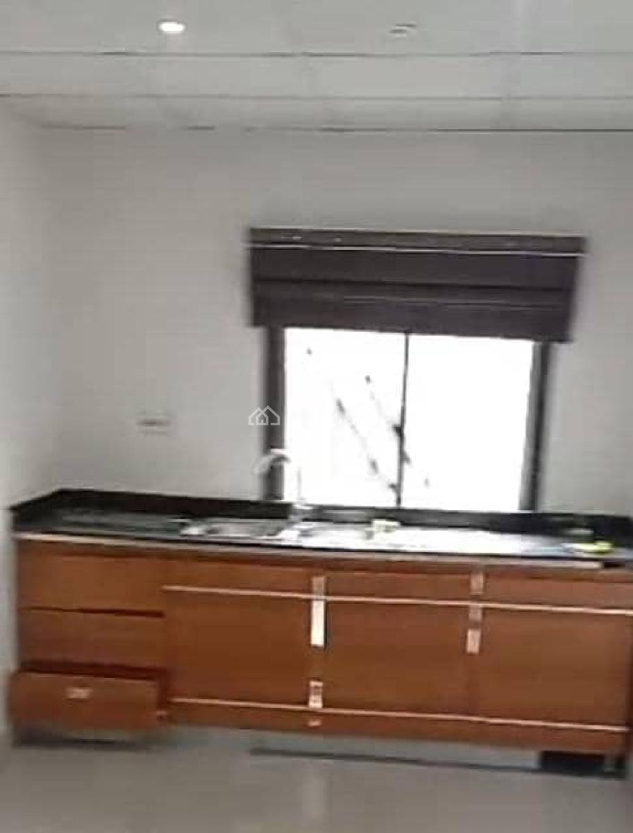 Big and Serviced Single Room Self Contain Available, Sinari Daranijo, Victoria Island (vi), Lagos, Self Contain (single Rooms) for Rent