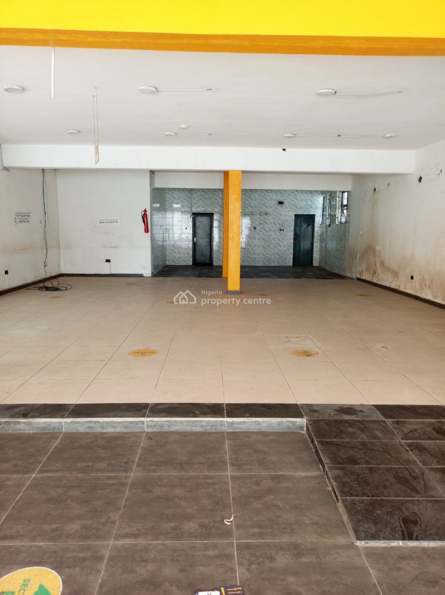 177.83sqm Ground Floor Commercial Mall Good for All, Right Hand Side, Lekki Phase 1, Lekki, Lagos, Plaza / Complex / Mall for Rent
