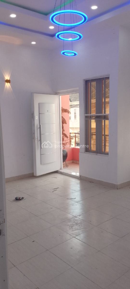 a Spacious Master Bedroom Studio Apartment, Chevron Drive Bera Estate Chevron, Lekki, Lagos, Self Contain (single Rooms) for Rent