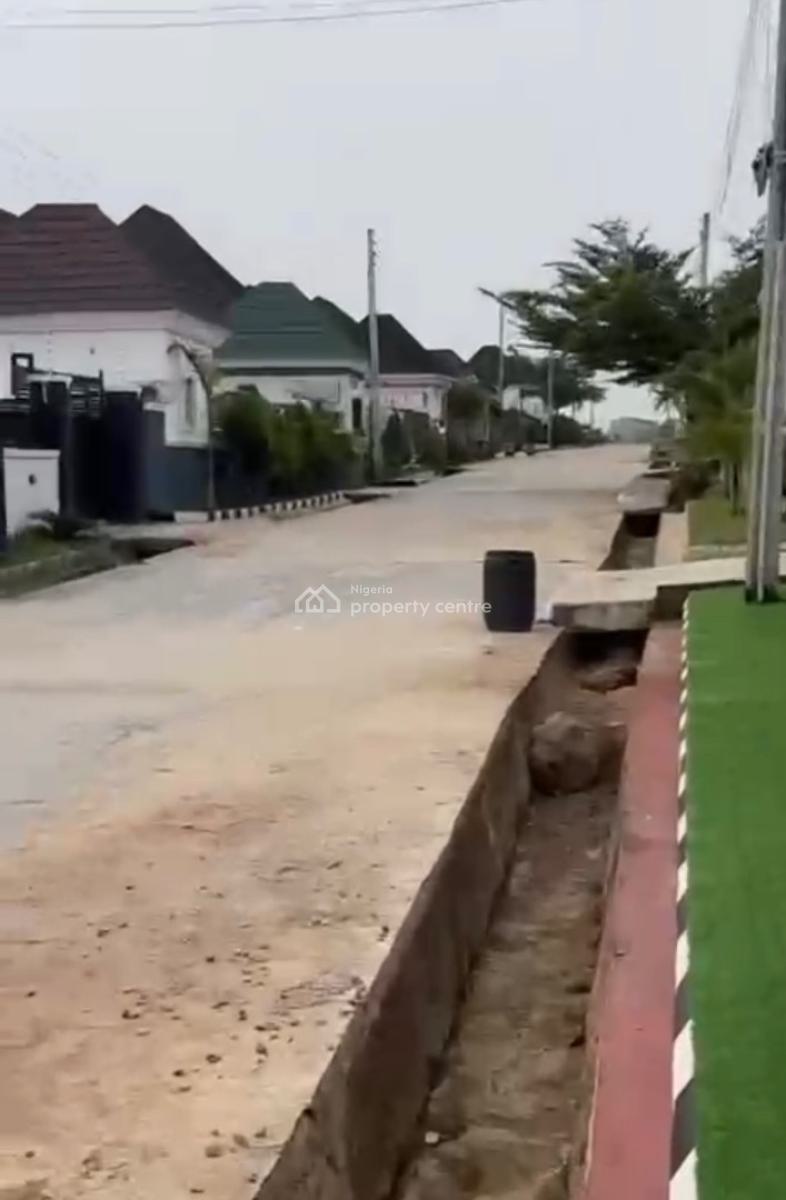 Luxury 3bedroom En-suite Bungalow + 1bedroom Bq, Gwarimpa Extension in an Estate, Gwarinpa, Abuja, Detached Bungalow for Sale