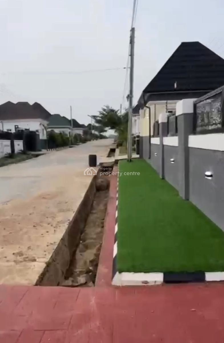 Luxury 3bedroom En-suite Bungalow + 1bedroom Bq, Gwarimpa Extension in an Estate, Gwarinpa, Abuja, Detached Bungalow for Sale
