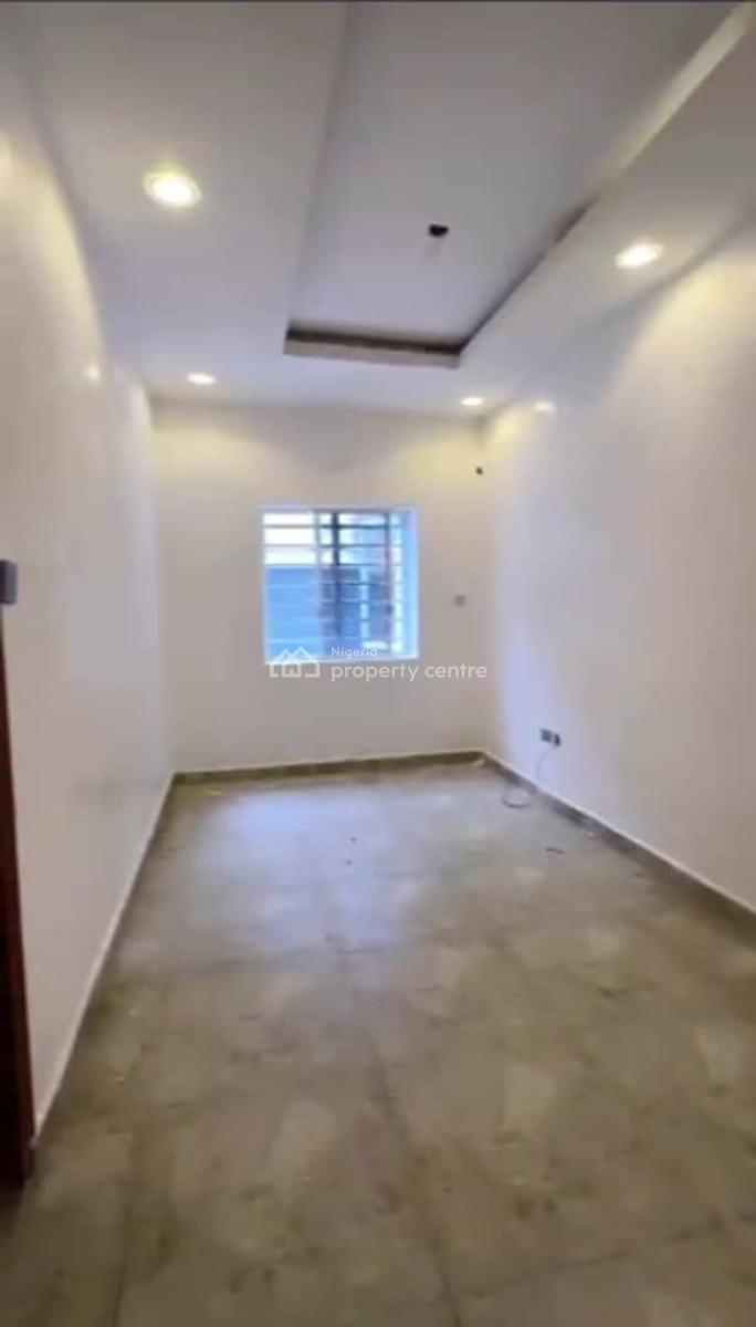 Lovely 2bedroom Flat, Off Omilani Ijesha, Surulere, Lagos, Flat / Apartment for Rent