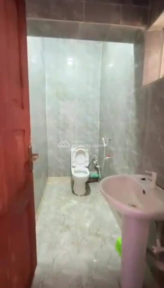 Lovely 2bedroom Flat, Off Omilani Ijesha, Surulere, Lagos, Flat / Apartment for Rent
