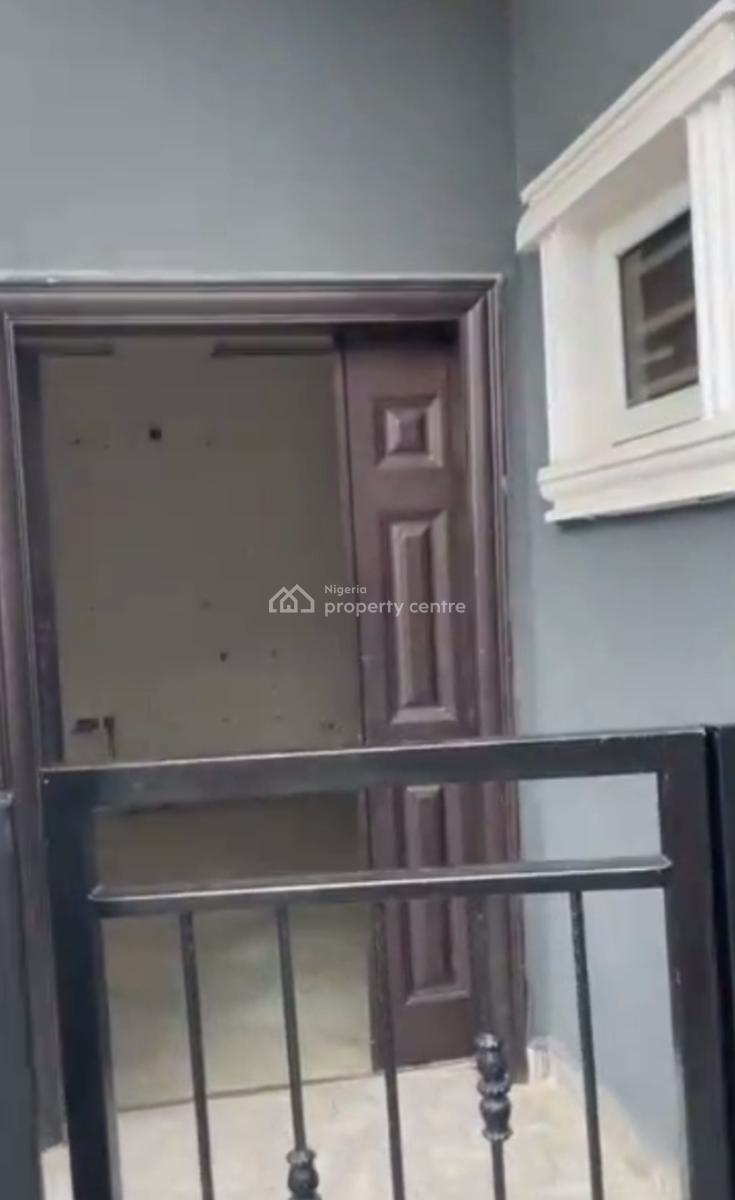 an Executive Standard 2 Bedroom Flat., Off Omilani, Itire-ikate, Surulere, Lagos, Flat / Apartment for Rent