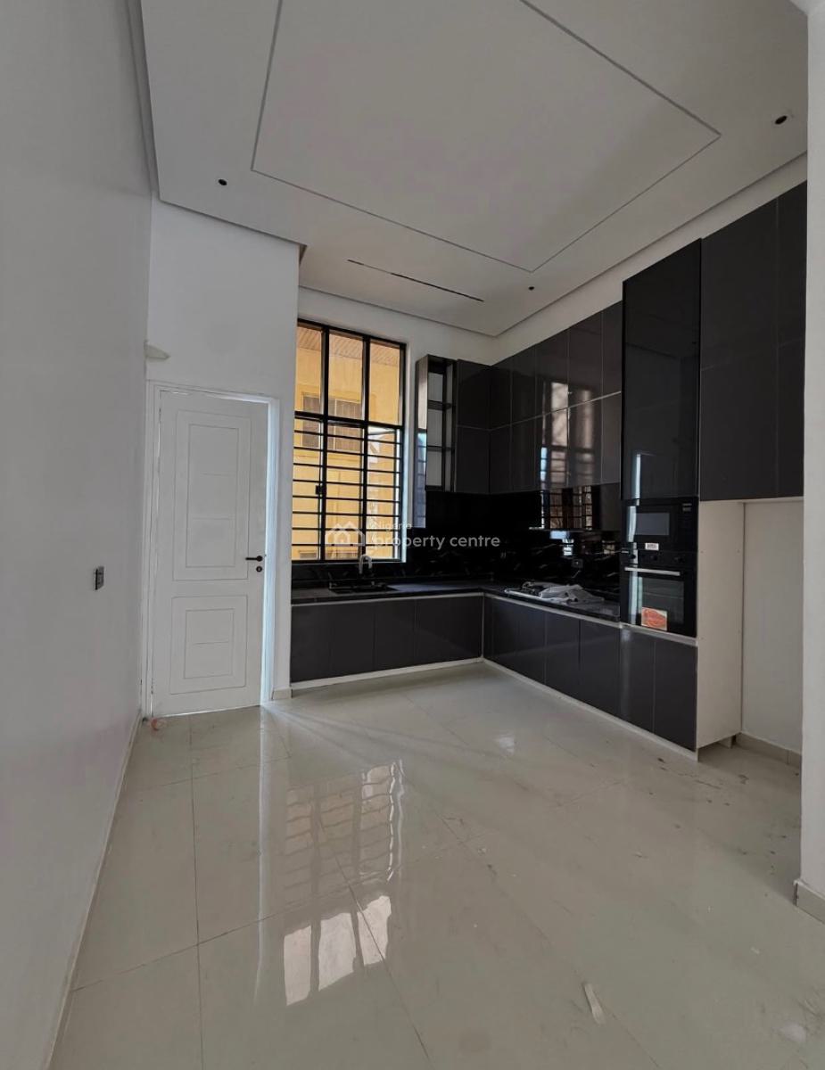 3 Bedroom Condominium, Lekki Phase 1, Lekki, Lagos, Flat / Apartment for Sale
